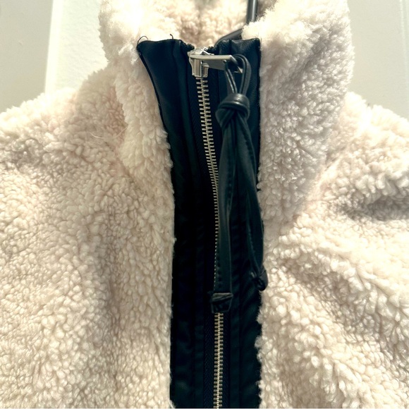 ABERCROMBIE & FITCH | Cinched Cocoon Oversized Sherpa Vest | Size S - Picture 6 of 9